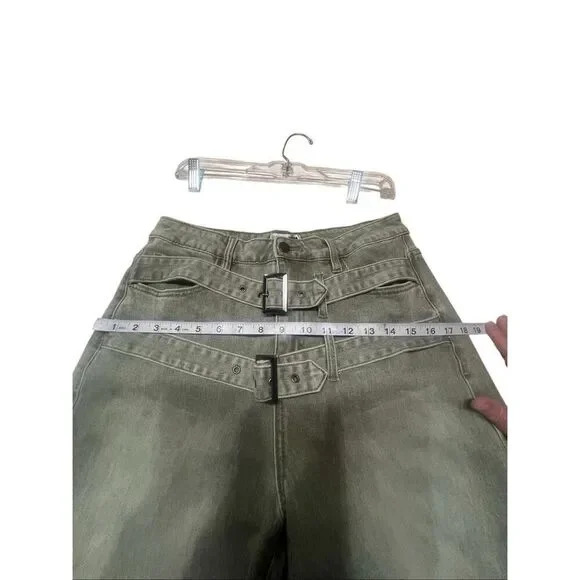 Fashion Nova Bermuda Shorts gray wash Denim Sz M NWT - Picture 5 of 8